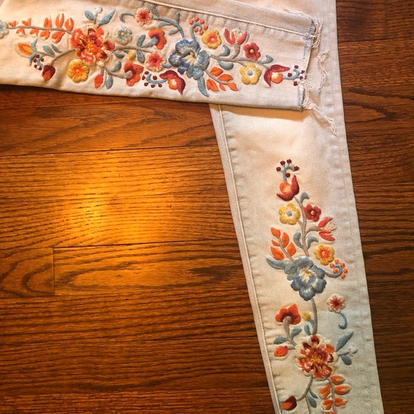 DRIFTWOOD light washed Skinny Jeans with Floral Embroidery - Picture 7 of 7